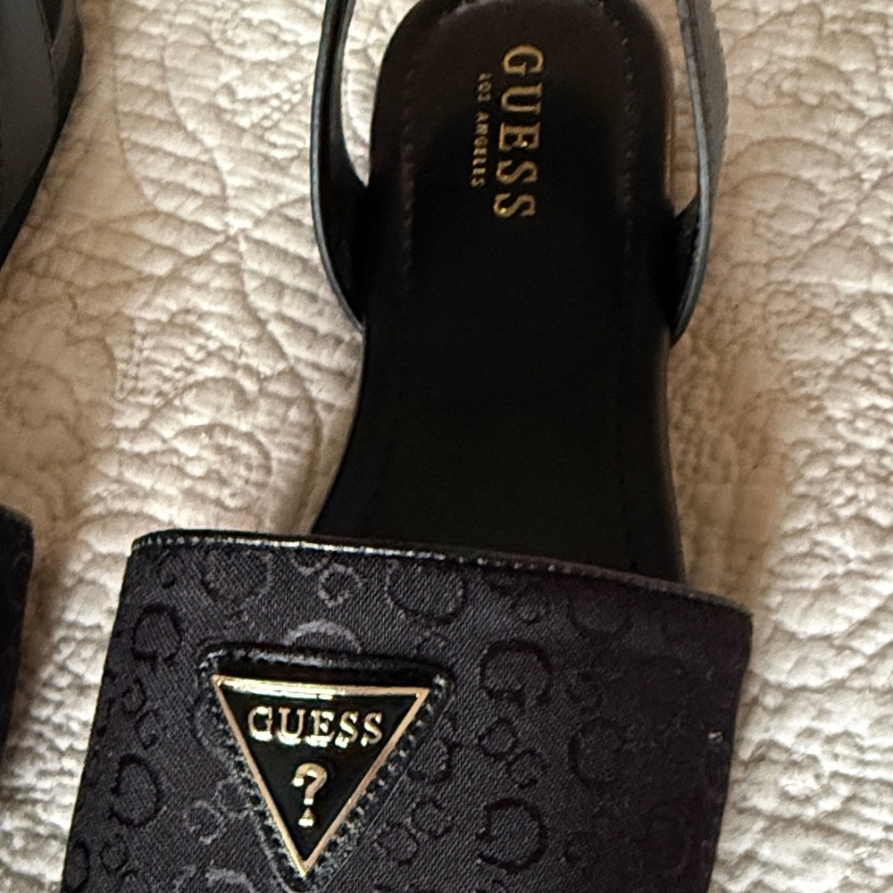GUESS Women's Hazens Black logo Sandals size 9 - Picture 2 of 8